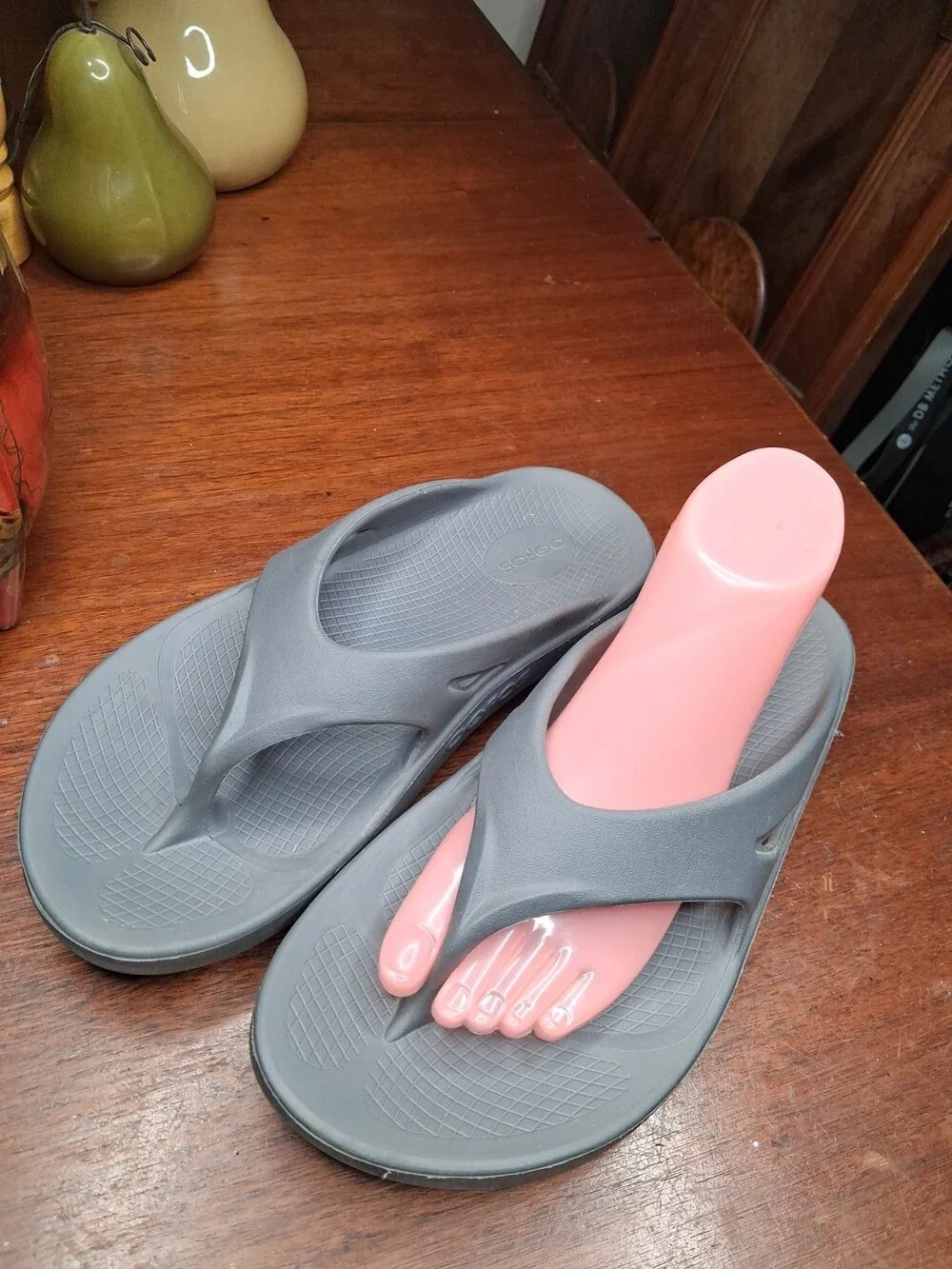 Oofos 1000 gray